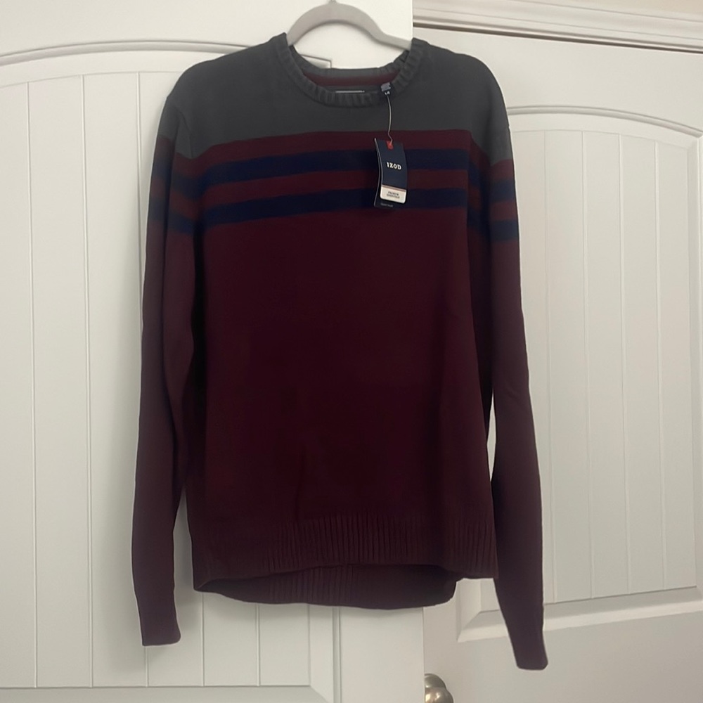 NWT Men’s Izod Maroon and Blue Striped Sweater. Size Large